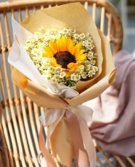 Single Sunflower bouquet with saome daisy flower